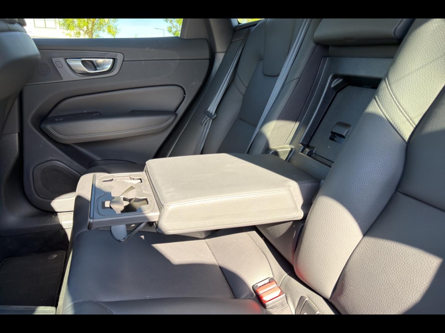 Image VOLVO XC60 T6 Hybride Rechargeable 253 + 145ch Ultra Style Dark Geartronic 8 AWD