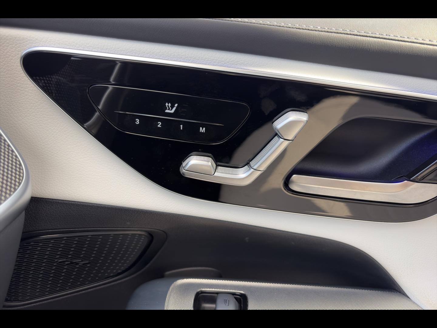 Image MERCEDES-BENZ GLC 220 d 197ch AMG Line 4Matic 9G-Tronic