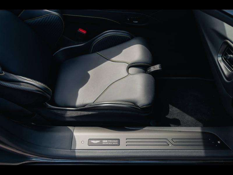Image ASTON MARTIN DBS Volante V12 5.2 770ch BVA8 DBS ULTIMATE VOLANTE