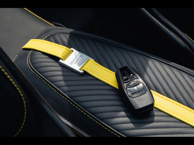 Image ASTON MARTIN DBS Volante V12 5.2 770ch BVA8 DBS ULTIMATE VOLANTE