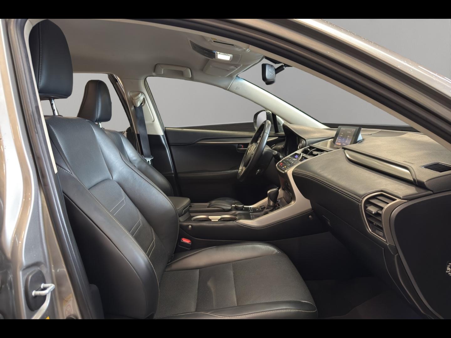 Image LEXUS NX 300h 4WD Luxe