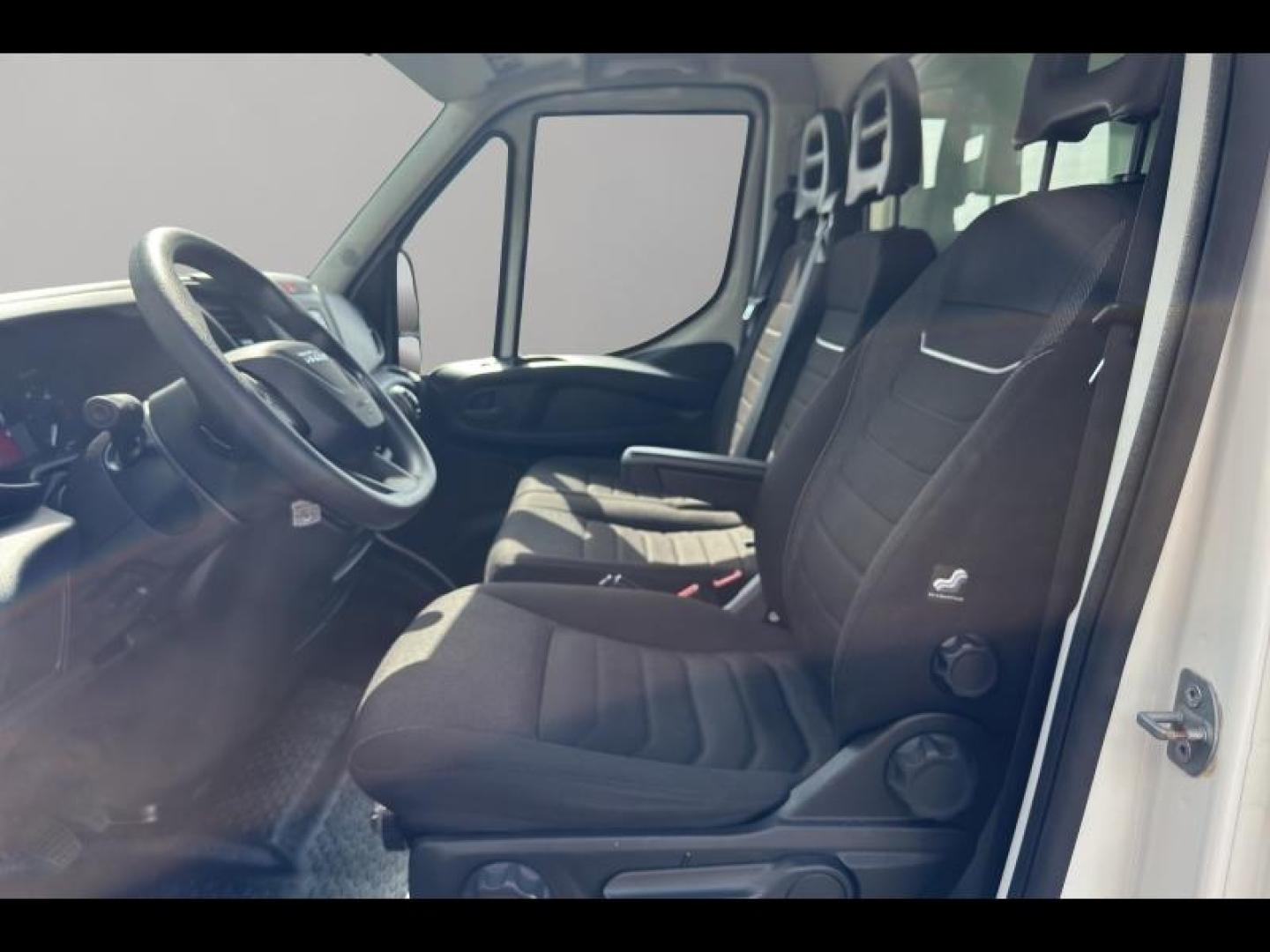 Image IVECO Daily CCb 35C16 / 3.0 160CH / CAISSE PLSC + HAYON / 2023