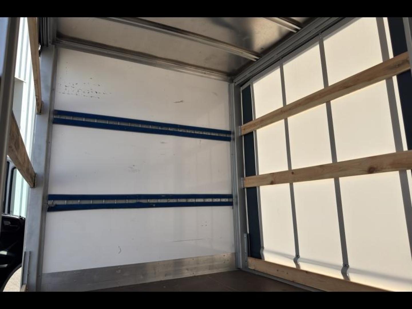 Image IVECO Daily CCb 35C16 / 3.0 160CH / CAISSE PLSC + HAYON / 2023