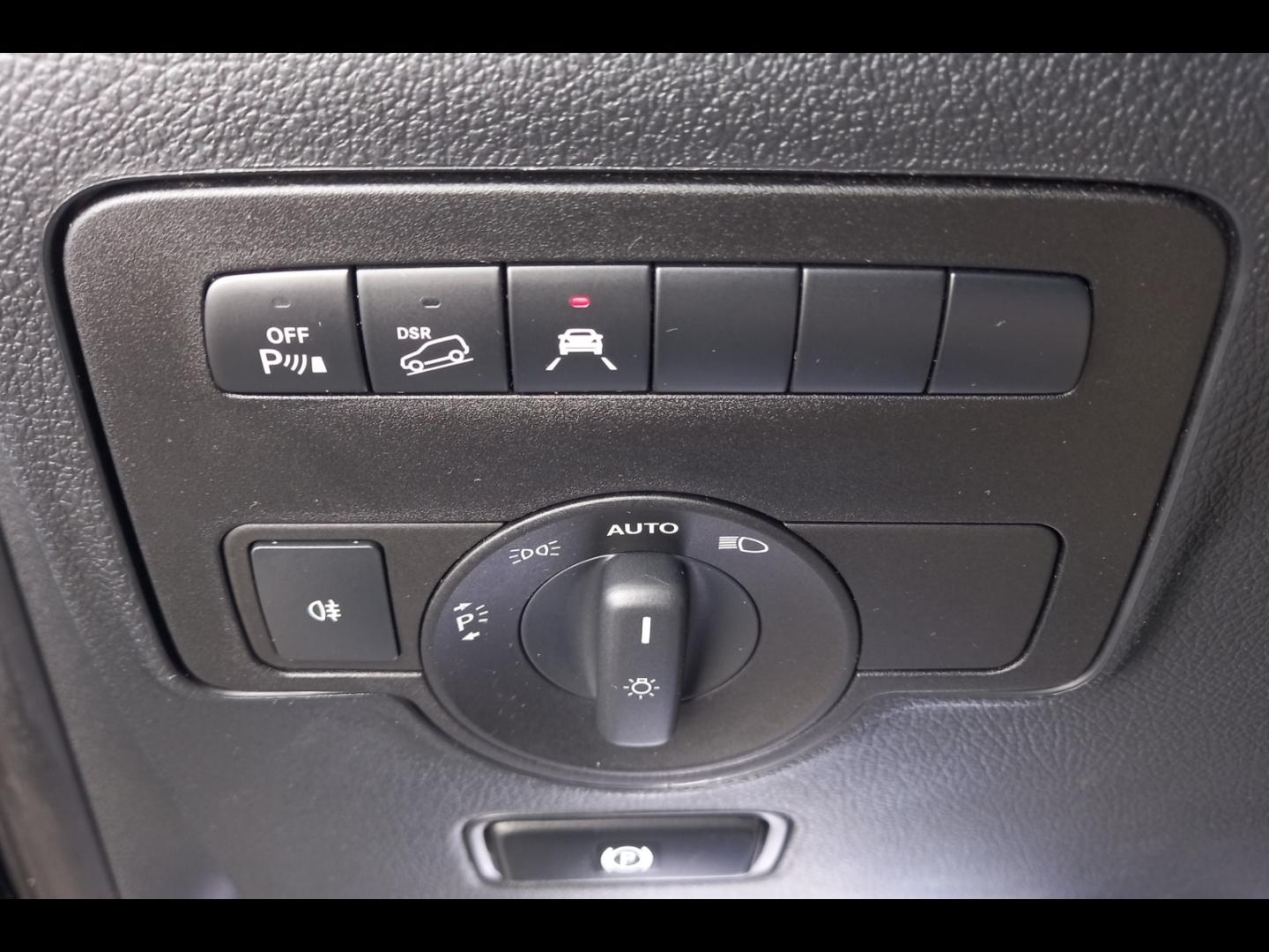 Image MERCEDES-BENZ Vito Fg 119 MIXTO Compact Select 4X4