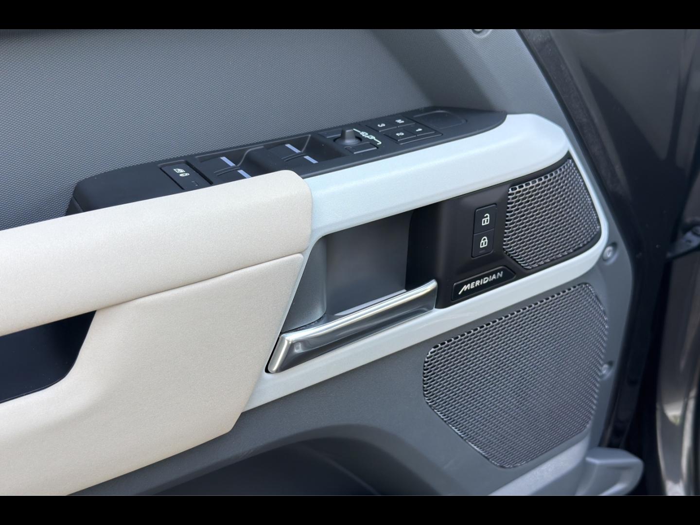 Image LAND-ROVER Defender 110 2.0 P400e X-Dynamic SE