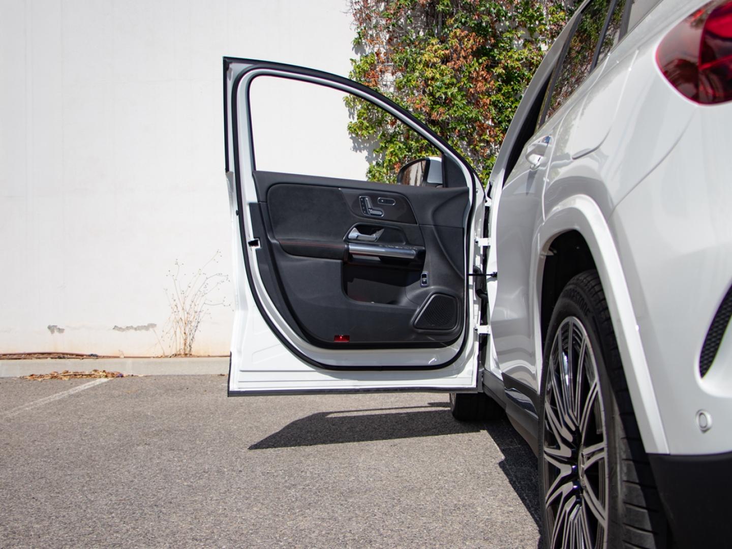 Image MERCEDES-BENZ GLA 200 d 150ch AMG Line 8G-DCT 4Matic