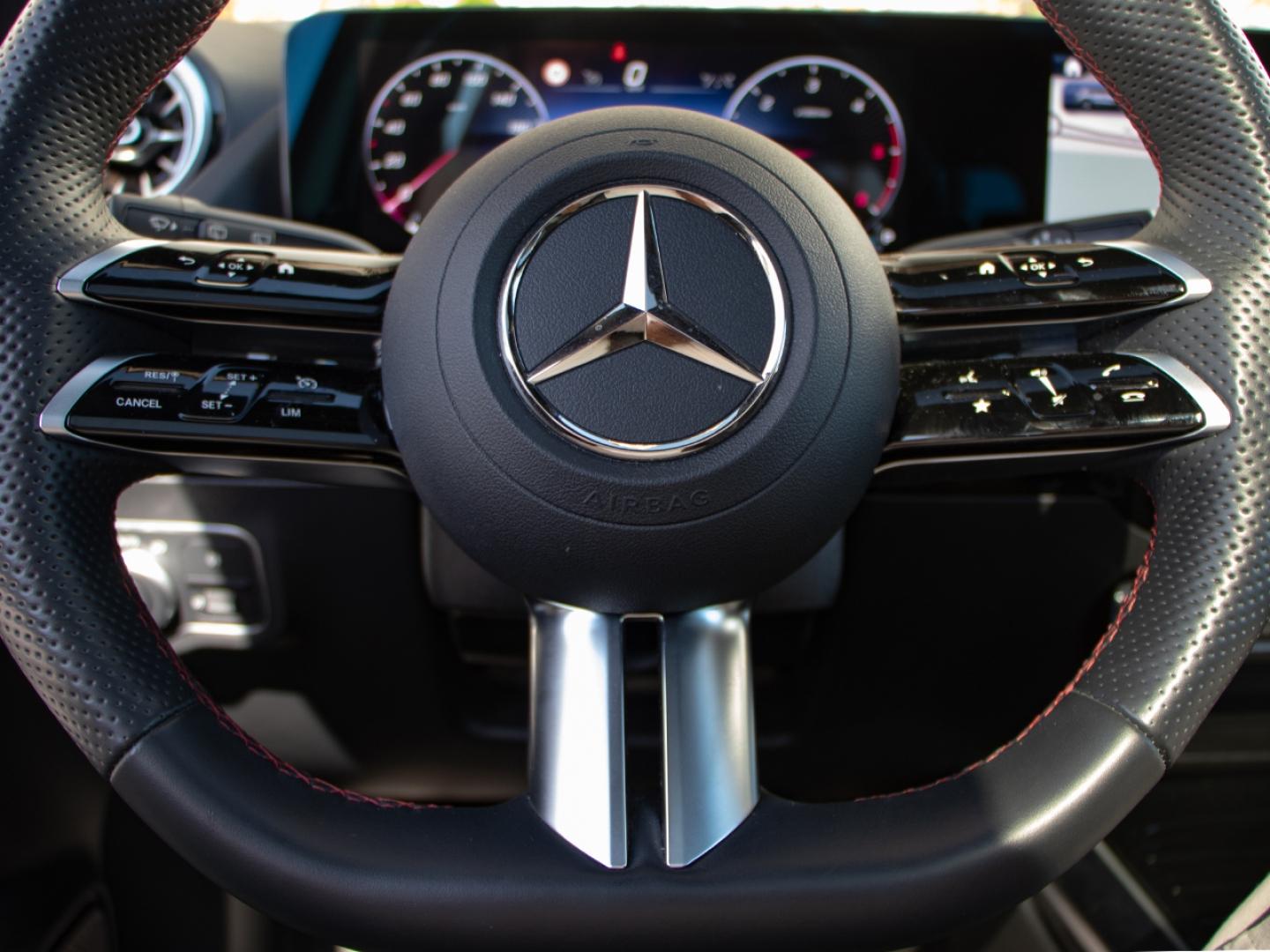 Image MERCEDES-BENZ GLA 200 d 150ch AMG Line 8G-DCT 4Matic