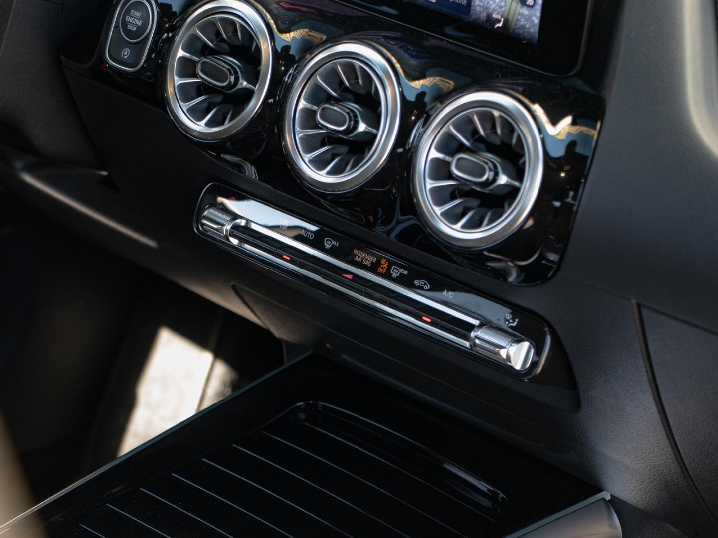 Image MERCEDES-BENZ GLA 200 d 150ch AMG Line 8G-DCT 4Matic