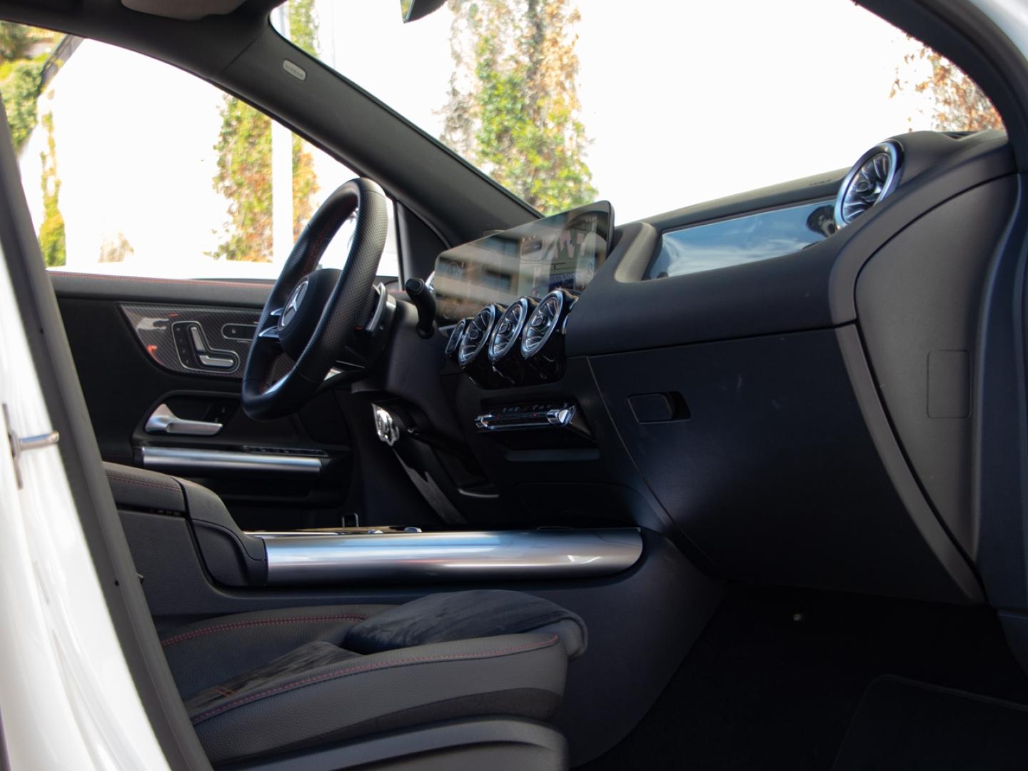 Image MERCEDES-BENZ GLA 200 d 150ch AMG Line 8G-DCT 4Matic