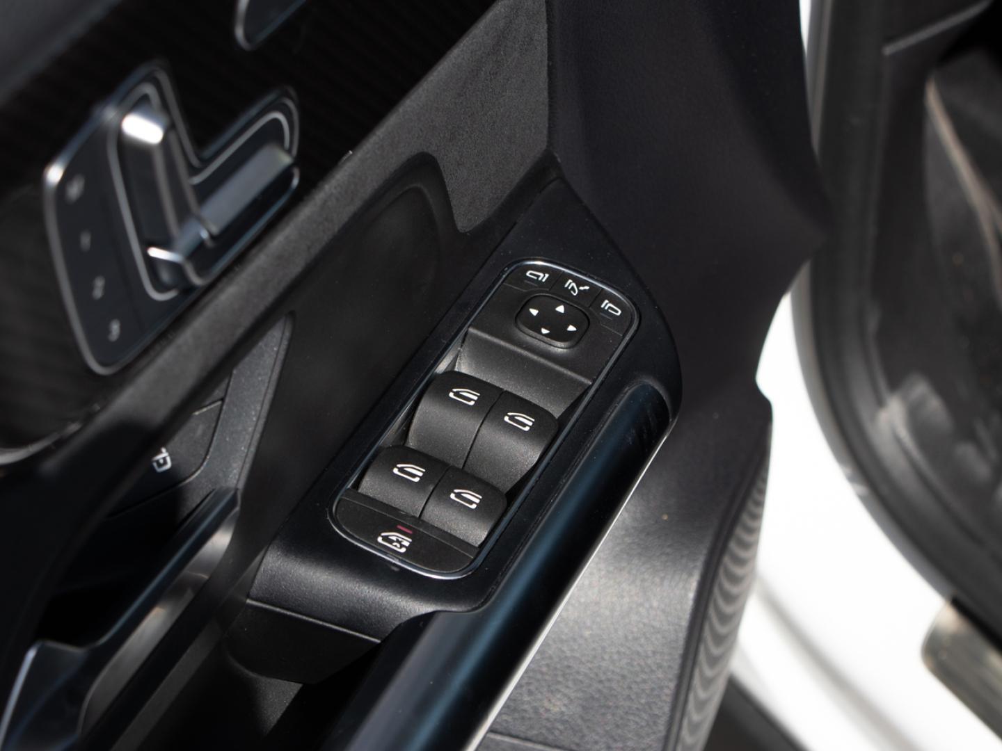 Image MERCEDES-BENZ GLA 200 d 150ch AMG Line 8G-DCT 4Matic