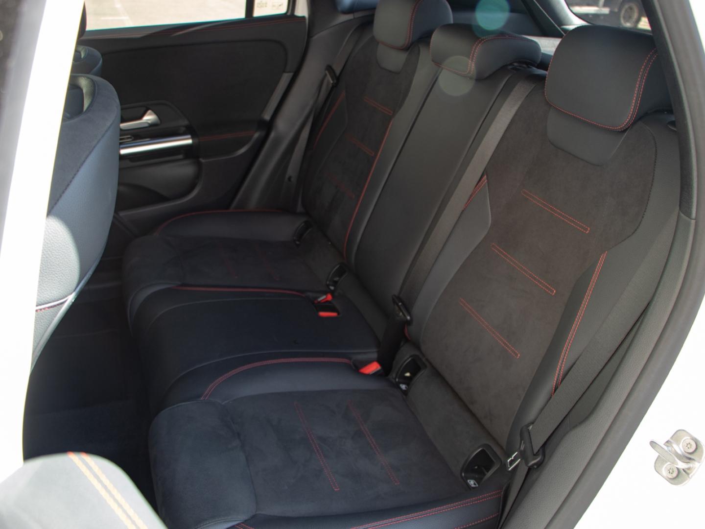 Image MERCEDES-BENZ GLA 200 d 150ch AMG Line 8G-DCT 4Matic