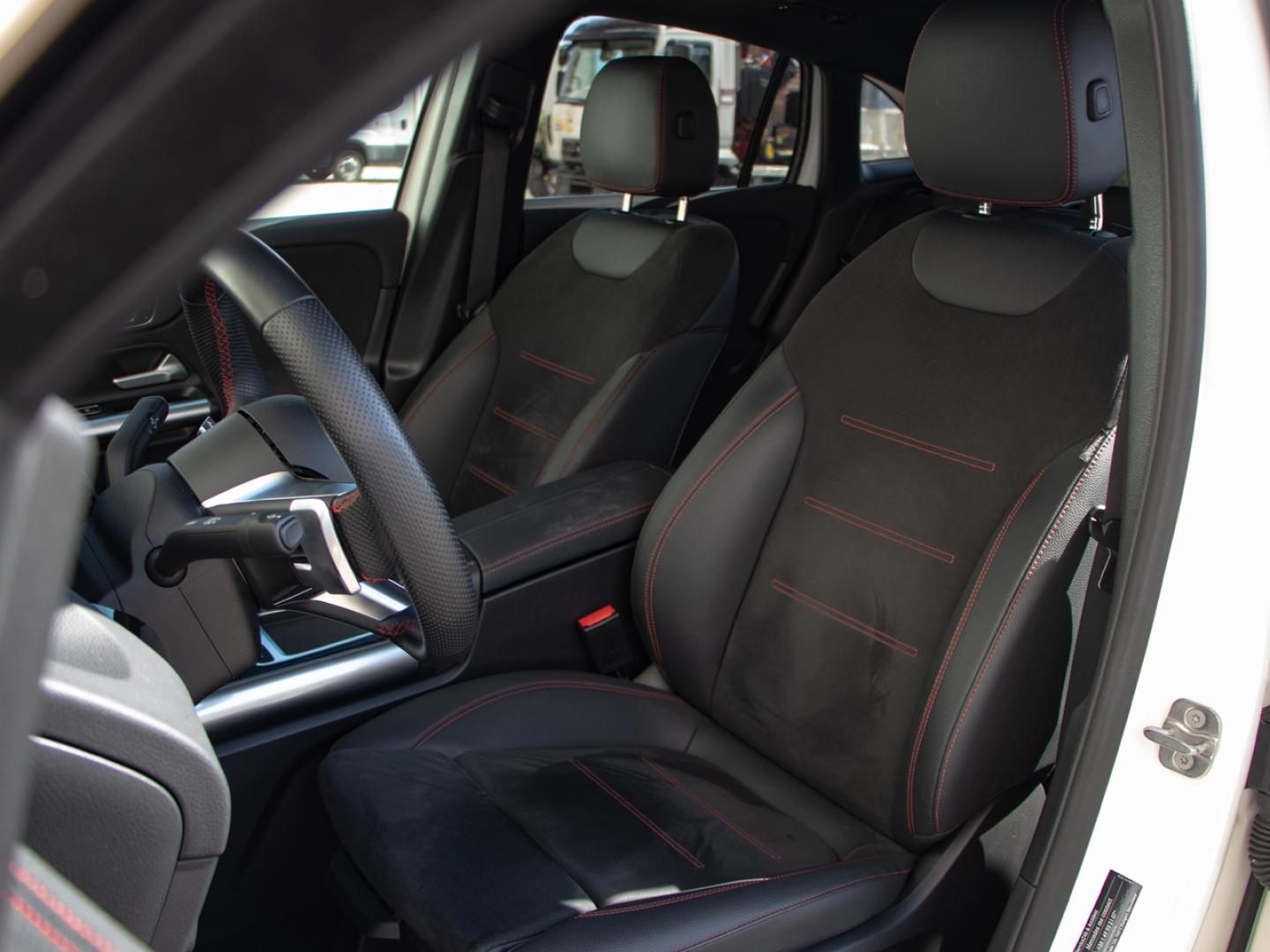 Image MERCEDES-BENZ GLA 200 d 150ch AMG Line 8G-DCT 4Matic