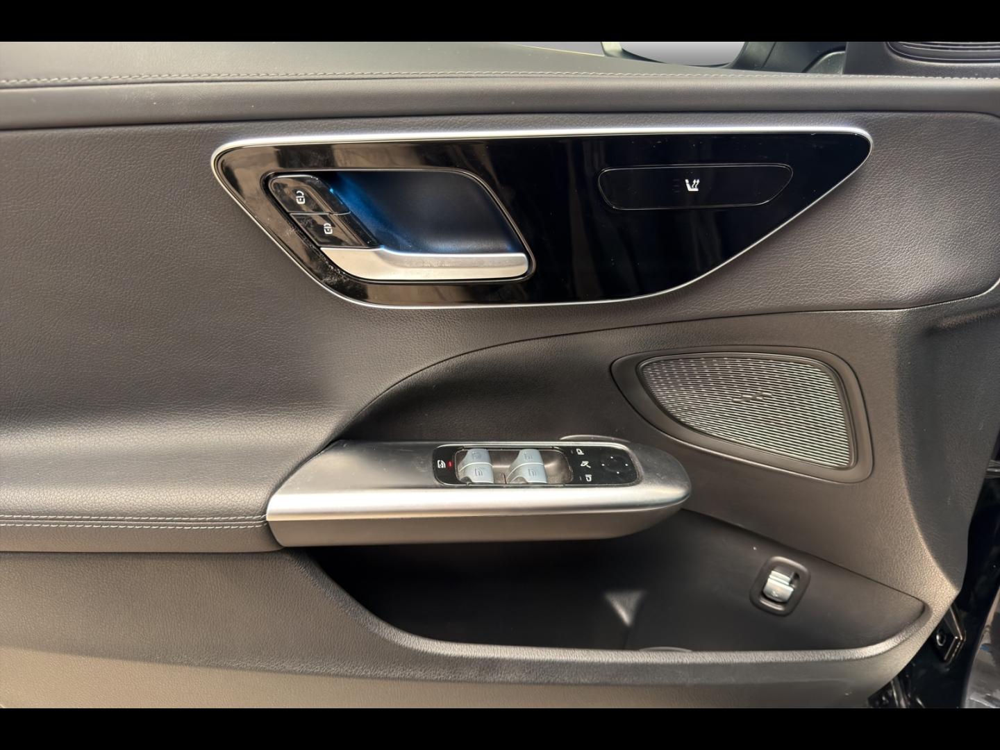 Image MERCEDES-BENZ Classe C 220 d 197ch AMG Line