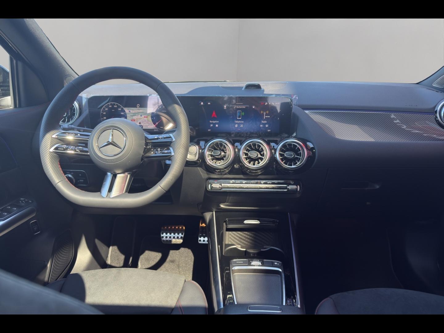 Image MERCEDES-BENZ GLA 200 163ch Edition 140 7G-DCT