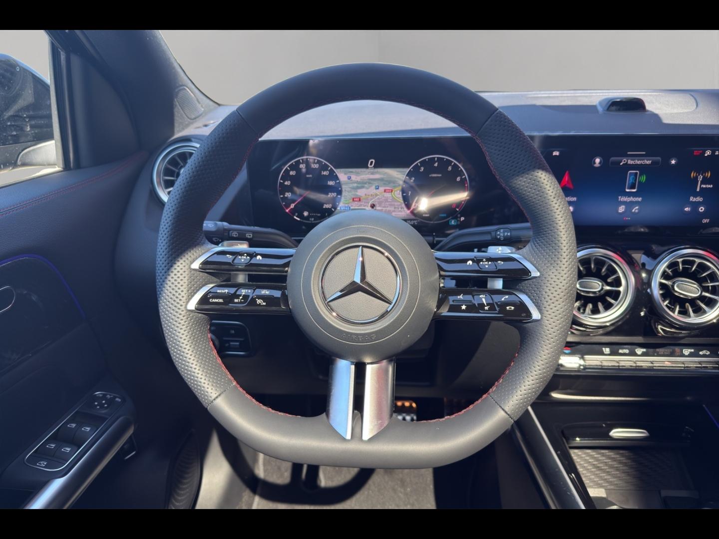 Image MERCEDES-BENZ GLA 200 163ch Edition 140 7G-DCT