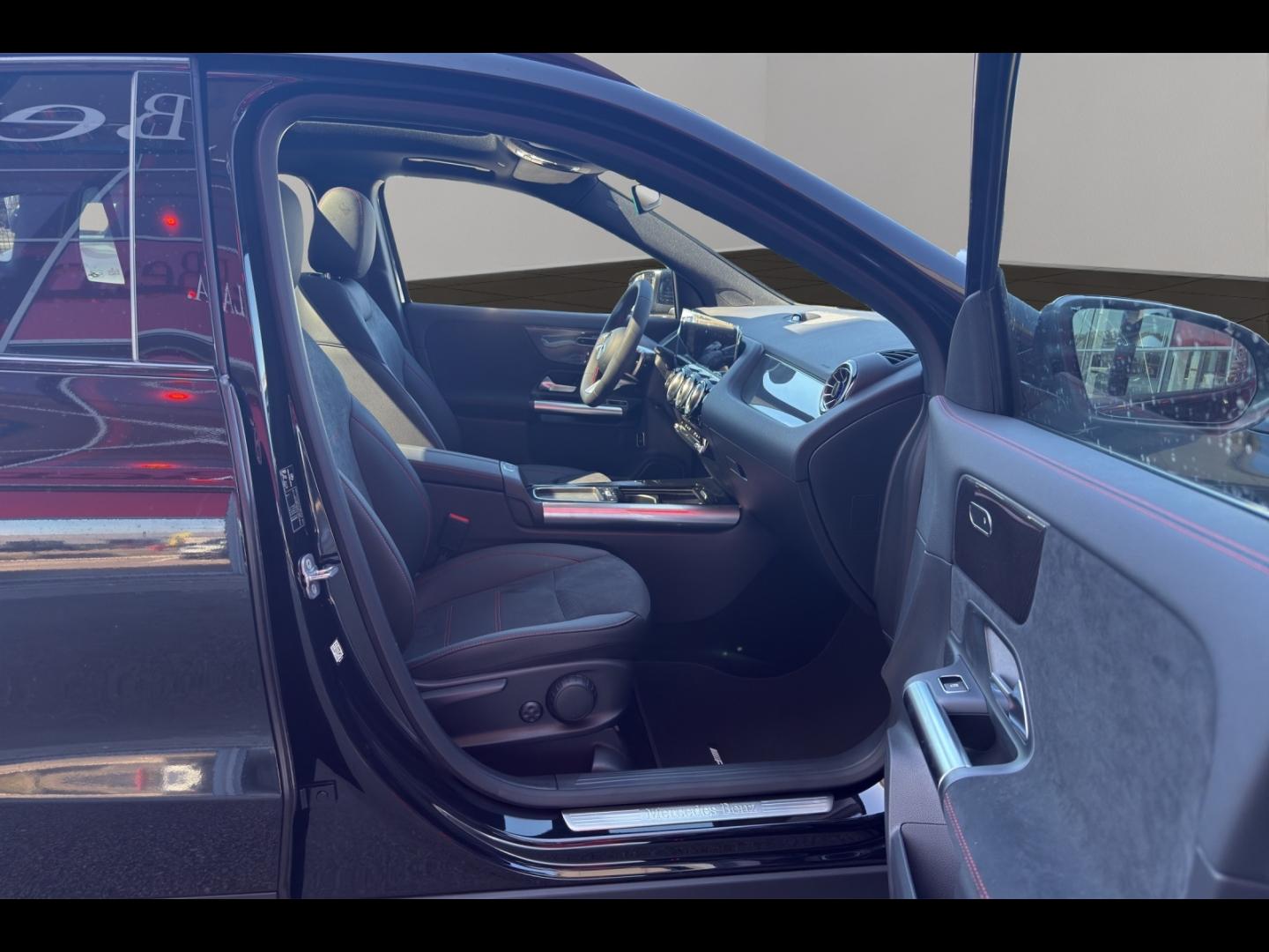 Image MERCEDES-BENZ GLA 200 163ch Edition 140 7G-DCT