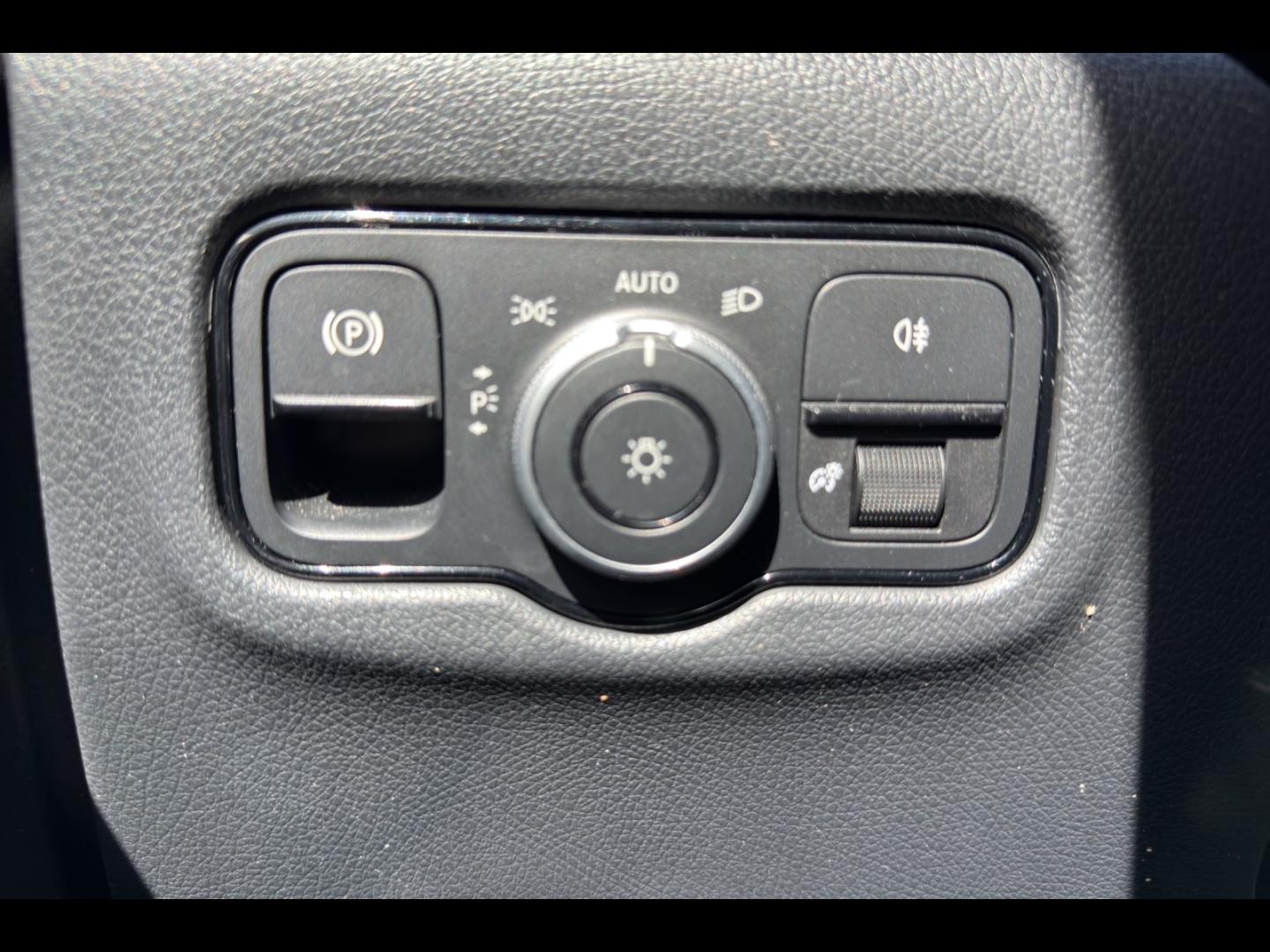 Image MERCEDES-BENZ Vito Fg 119 CDI Mixto Long 4x4 Select 9G-Tronic