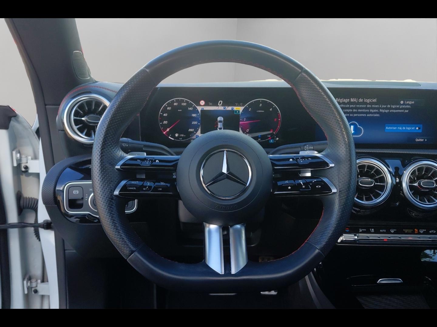 Image MERCEDES-BENZ CLA 200 d 150ch AMG Line 8G-DCT 8cv
