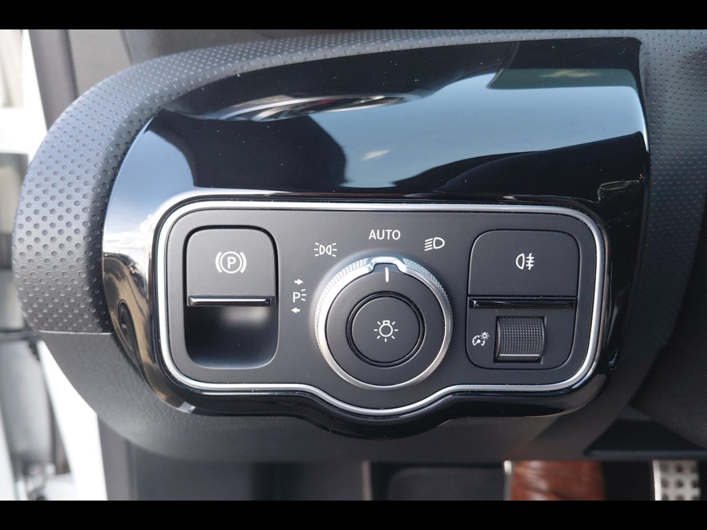 Image MERCEDES-BENZ CLA 200 d 150ch AMG Line 8G-DCT 8cv