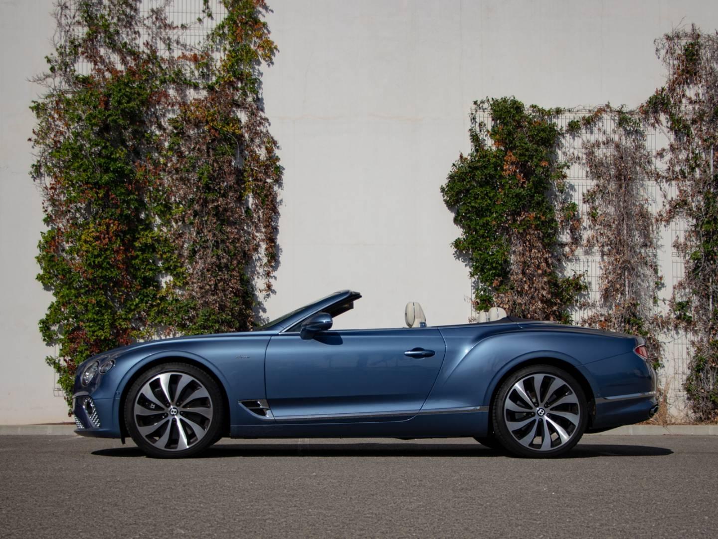 Image BENTLEY GTC Azure V8 4.0 550ch