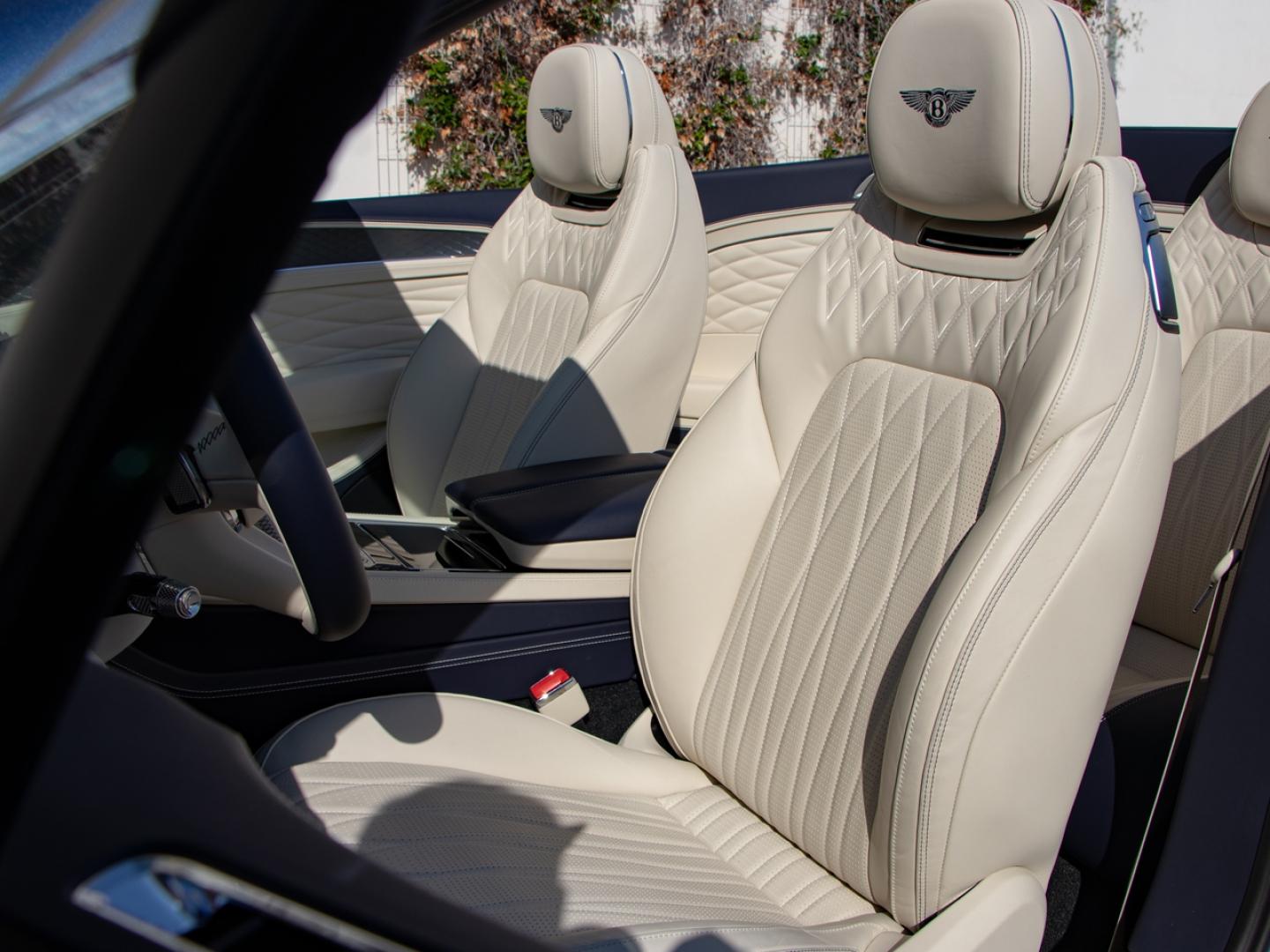 Image BENTLEY GTC Azure V8 4.0 550ch