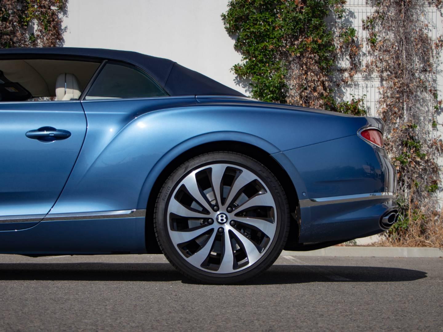 Image BENTLEY GTC Azure V8 4.0 550ch