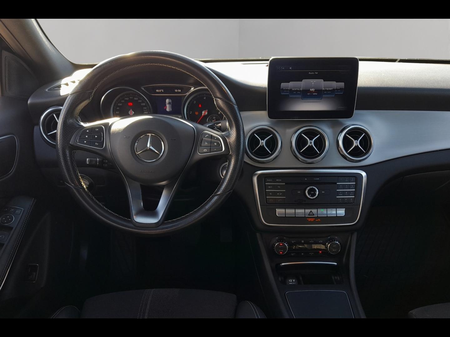 Image MERCEDES-BENZ GLA 200 d 136ch Sensation 7G-DCT Euro6c