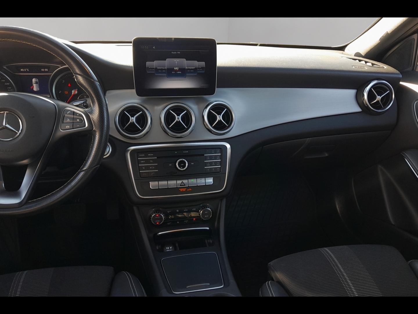 Image MERCEDES-BENZ GLA 200 d 136ch Sensation 7G-DCT Euro6c