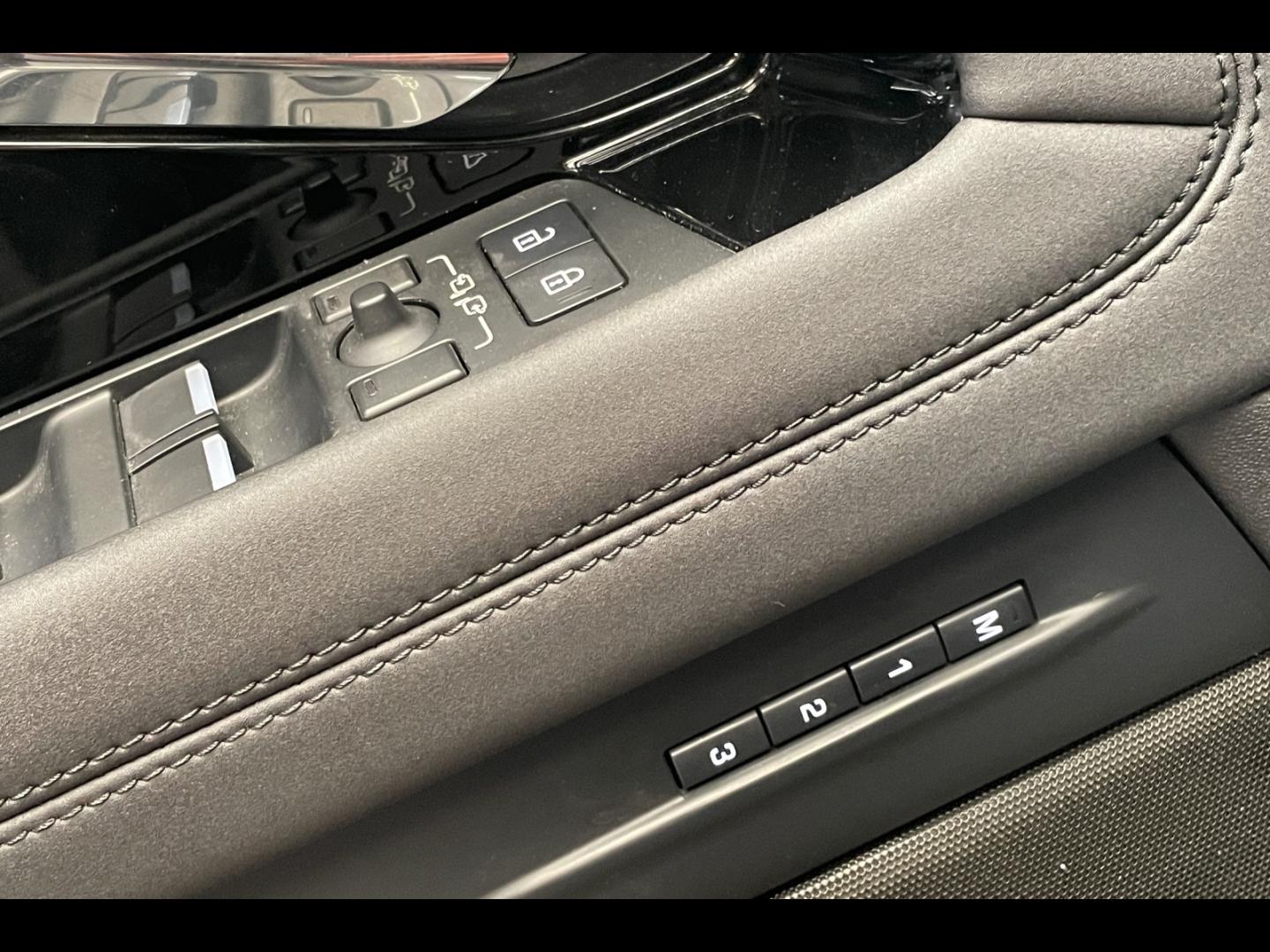 Image LAND-ROVER Range Rover Evoque 1.5 P300e 309ch R-Dynamic SE AWD BVA Mark III