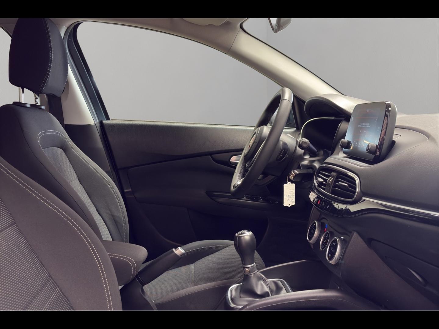 Image FIAT Tipo Cross SW 1.0 FireFly Turbo 100ch S/S Plus MY22