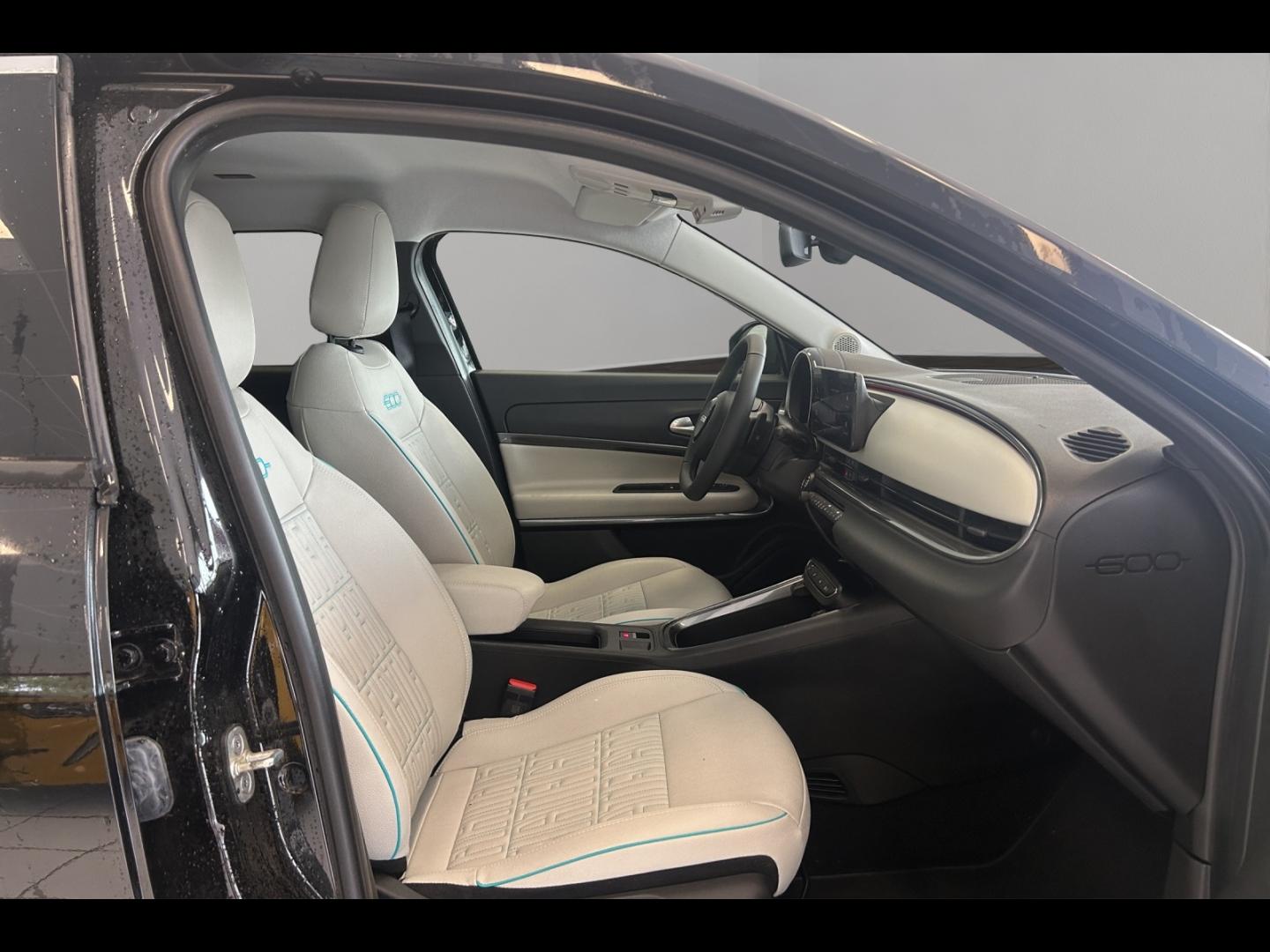 Image FIAT 600 1.2 Hybrid Turbo 110ch La Prima eDCT6 Step 2