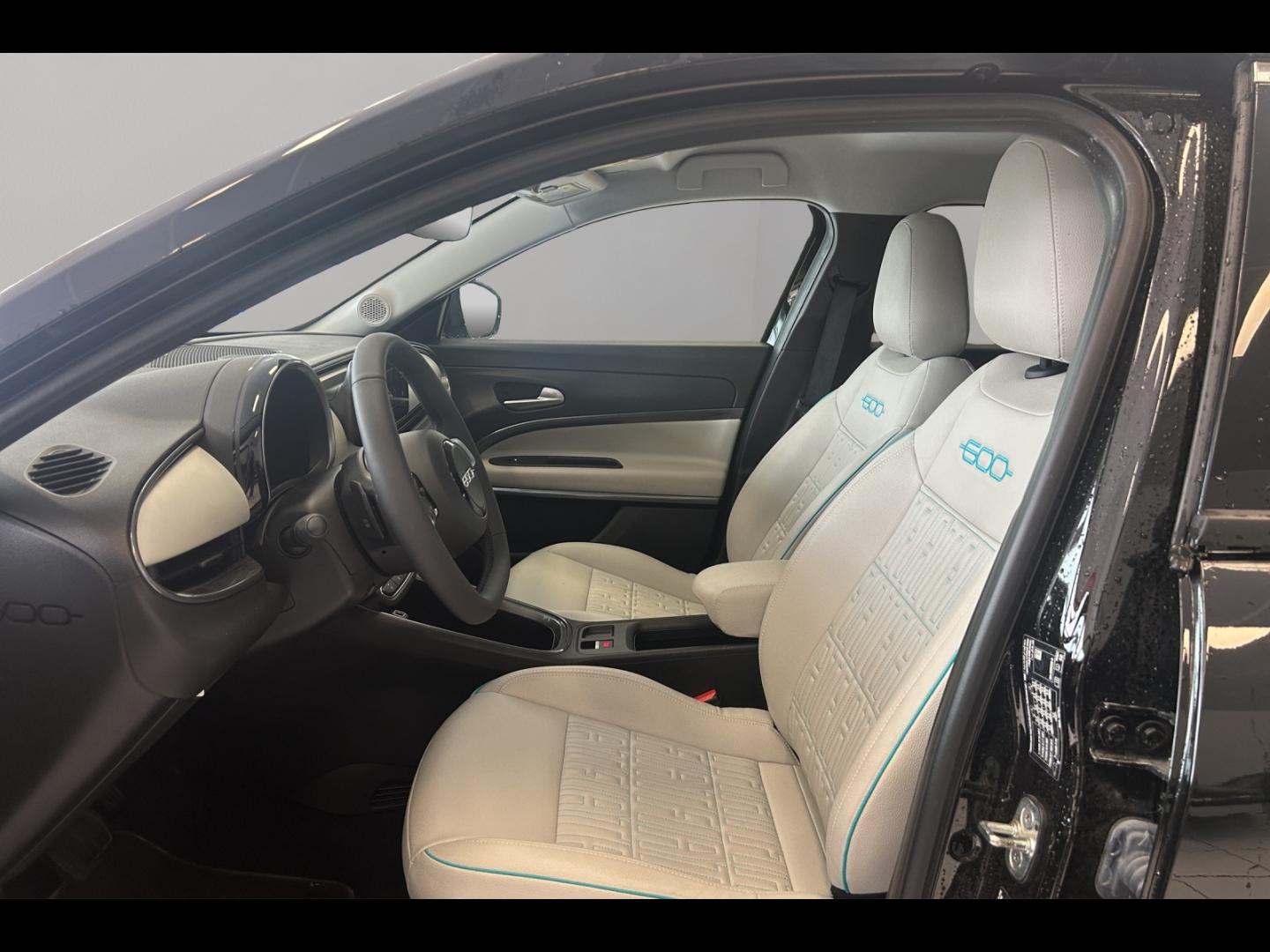Image FIAT 600 1.2 Hybrid Turbo 110ch La Prima eDCT6 Step 2
