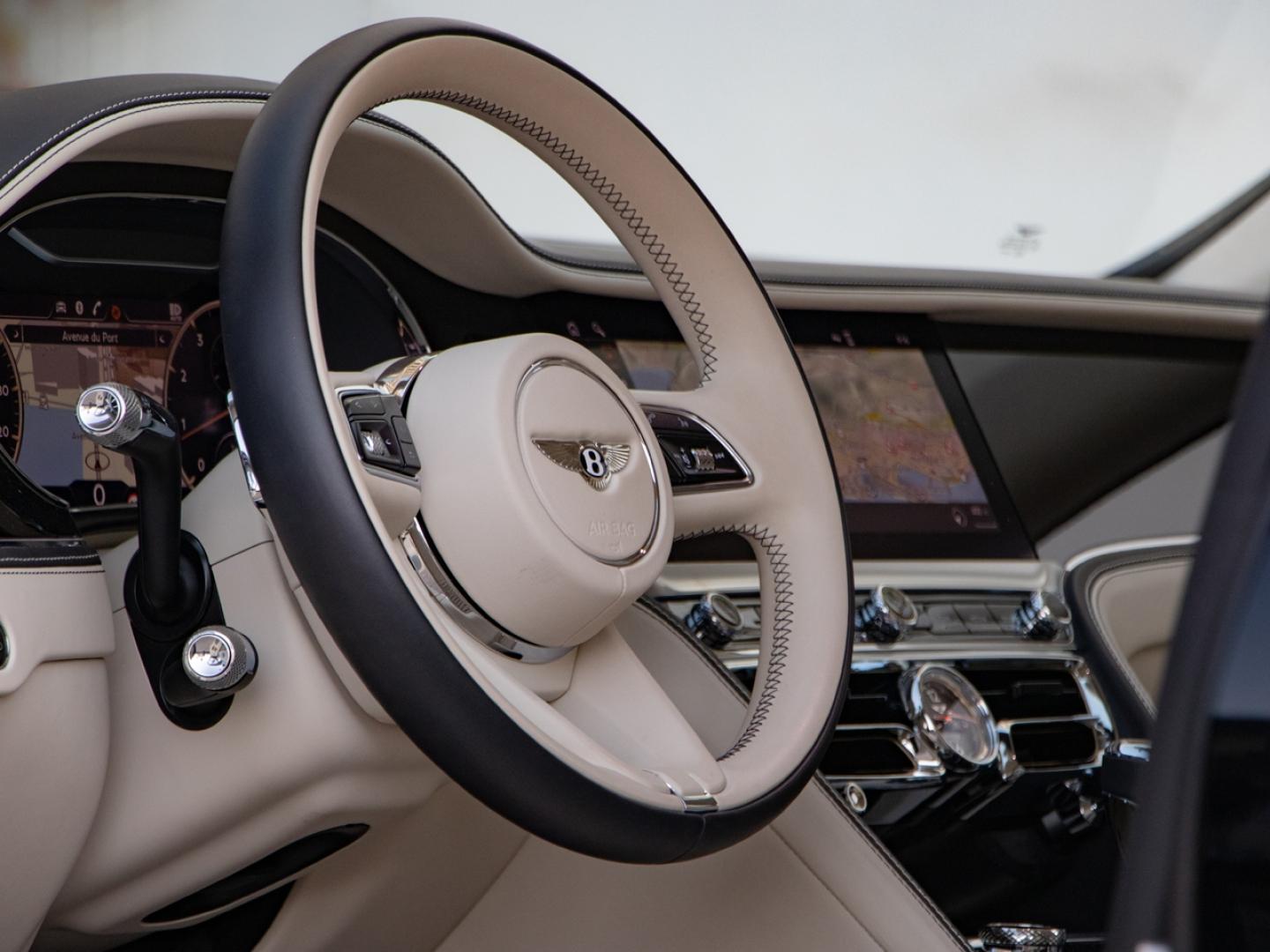 Image BENTLEY FLYING SPUR Azure V8 4.0 550ch