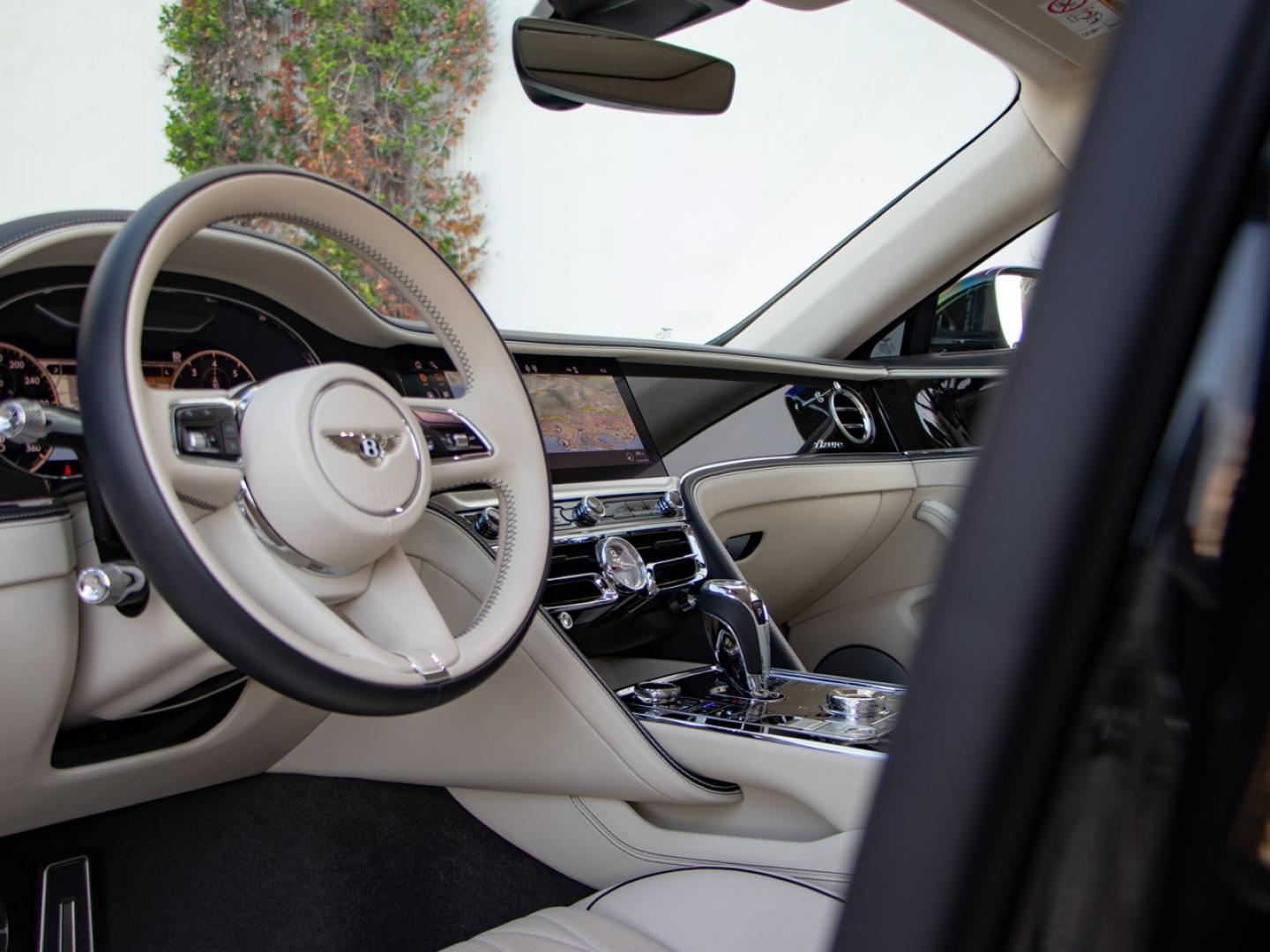 Image BENTLEY FLYING SPUR Azure V8 4.0 550ch