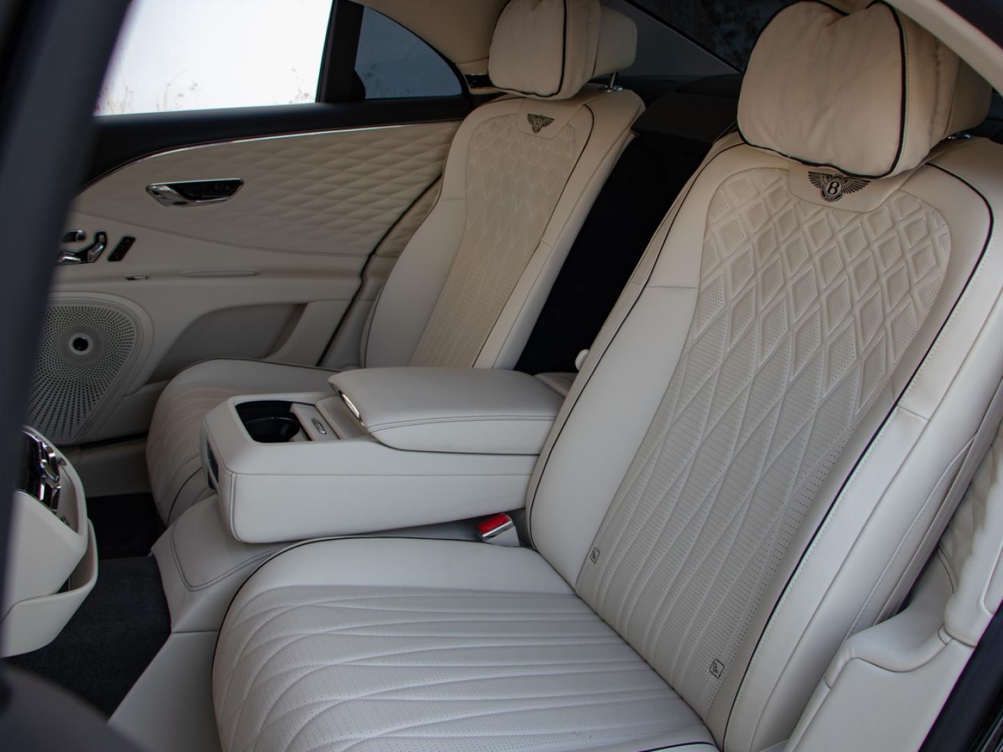 Image BENTLEY FLYING SPUR Azure V8 4.0 550ch