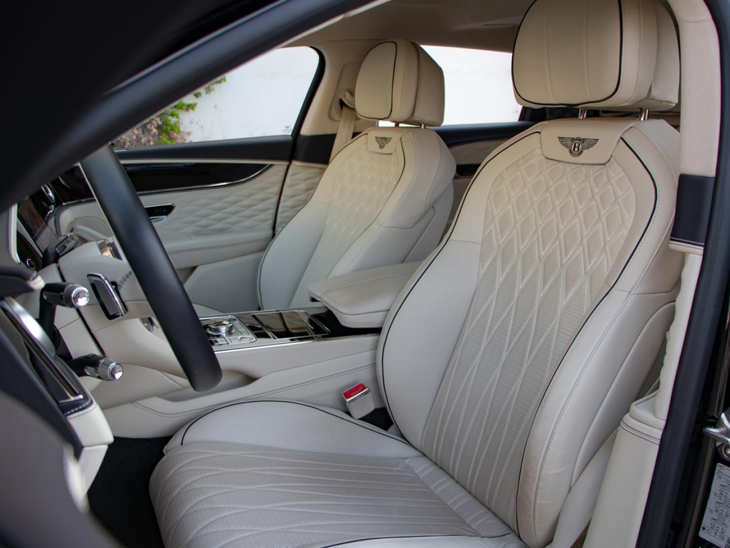 Image BENTLEY FLYING SPUR Azure V8 4.0 550ch