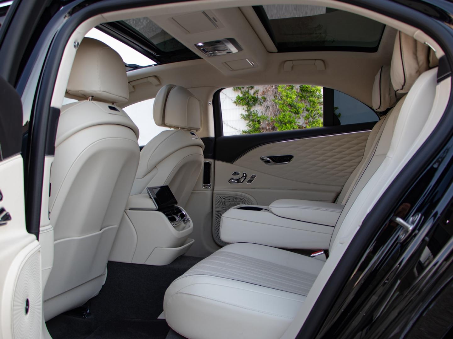 Image BENTLEY FLYING SPUR Azure V8 4.0 550ch