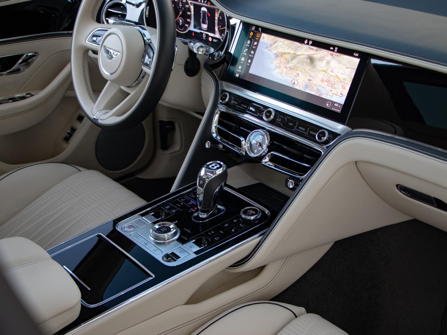 Image BENTLEY FLYING SPUR Azure V8 4.0 550ch