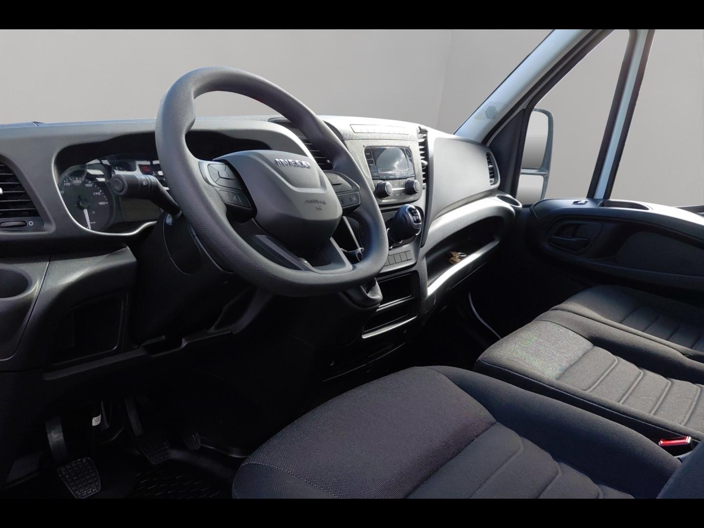Image IVECO Daily CCb 35S16H empattement 4100 3.0 PORTE VOITURE