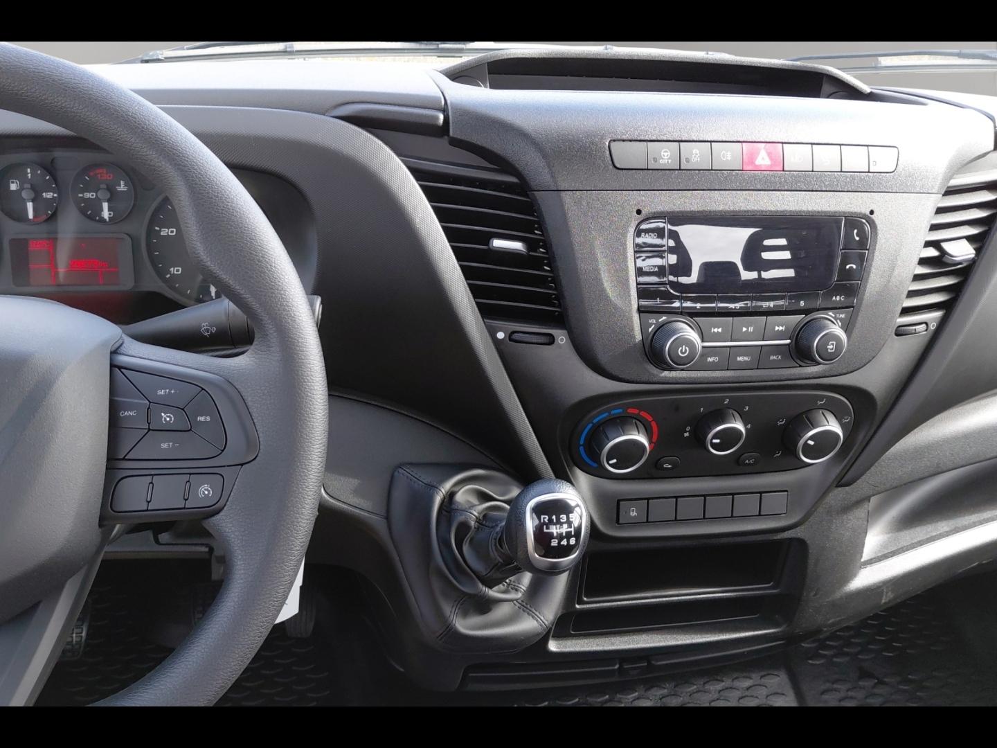 Image IVECO Daily CCb 35S16H empattement 4100 3.0 PORTE VOITURE