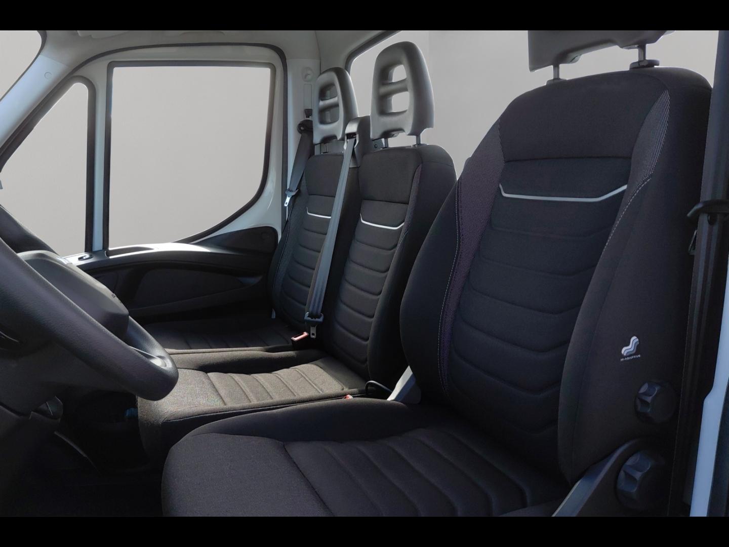 Image IVECO Daily CCb 35S16H empattement 4100 3.0 PORTE VOITURE