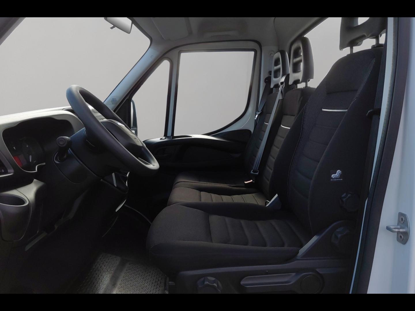 Image IVECO Daily CCb 35S16H empattement 4100 3.0 PORTE VOITURE