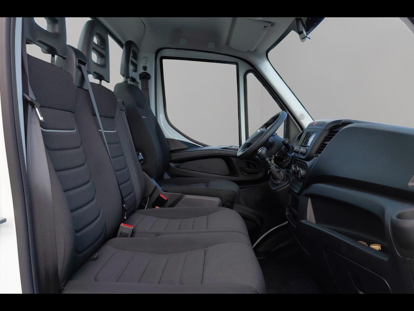Image IVECO Daily CCb 35S16H empattement 4100 3.0 PORTE VOITURE