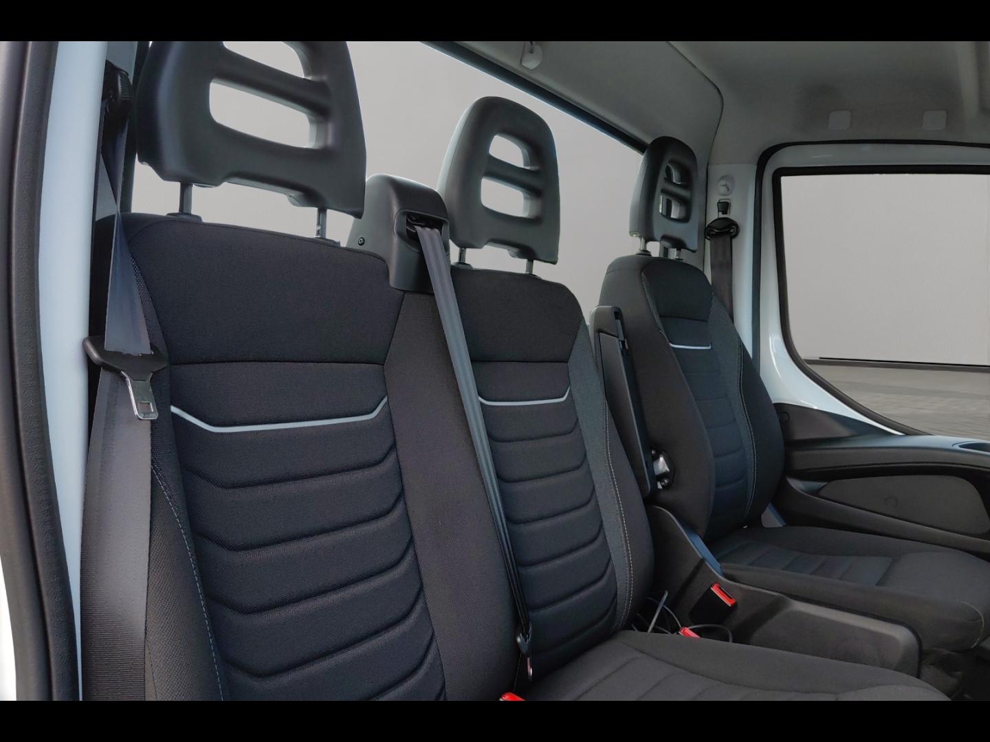 Image IVECO Daily CCb 35S16H empattement 4100 3.0 PORTE VOITURE
