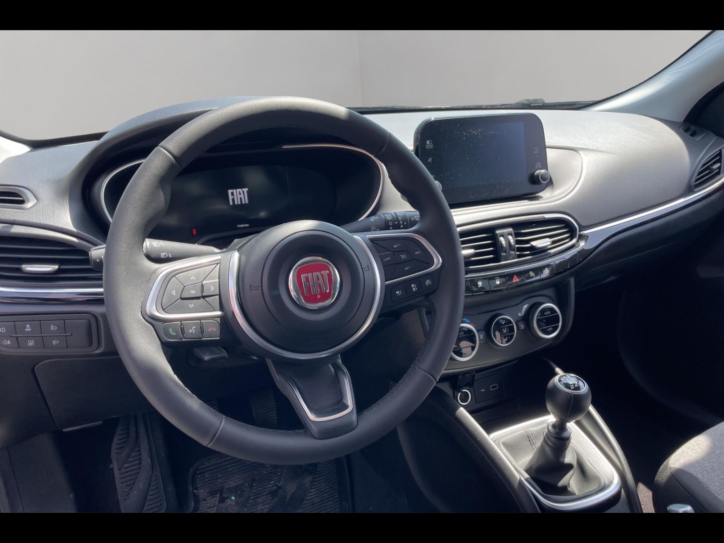 Image FIAT Tipo Cross SW 1.6 MultiJet 130ch S/S Plus MY22