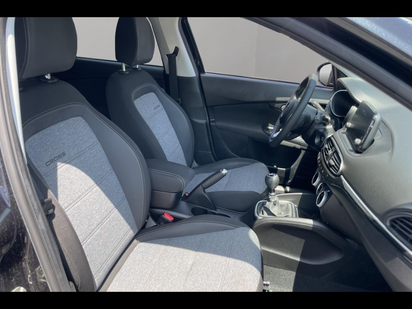 Image FIAT Tipo Cross SW 1.6 MultiJet 130ch S/S Plus MY22