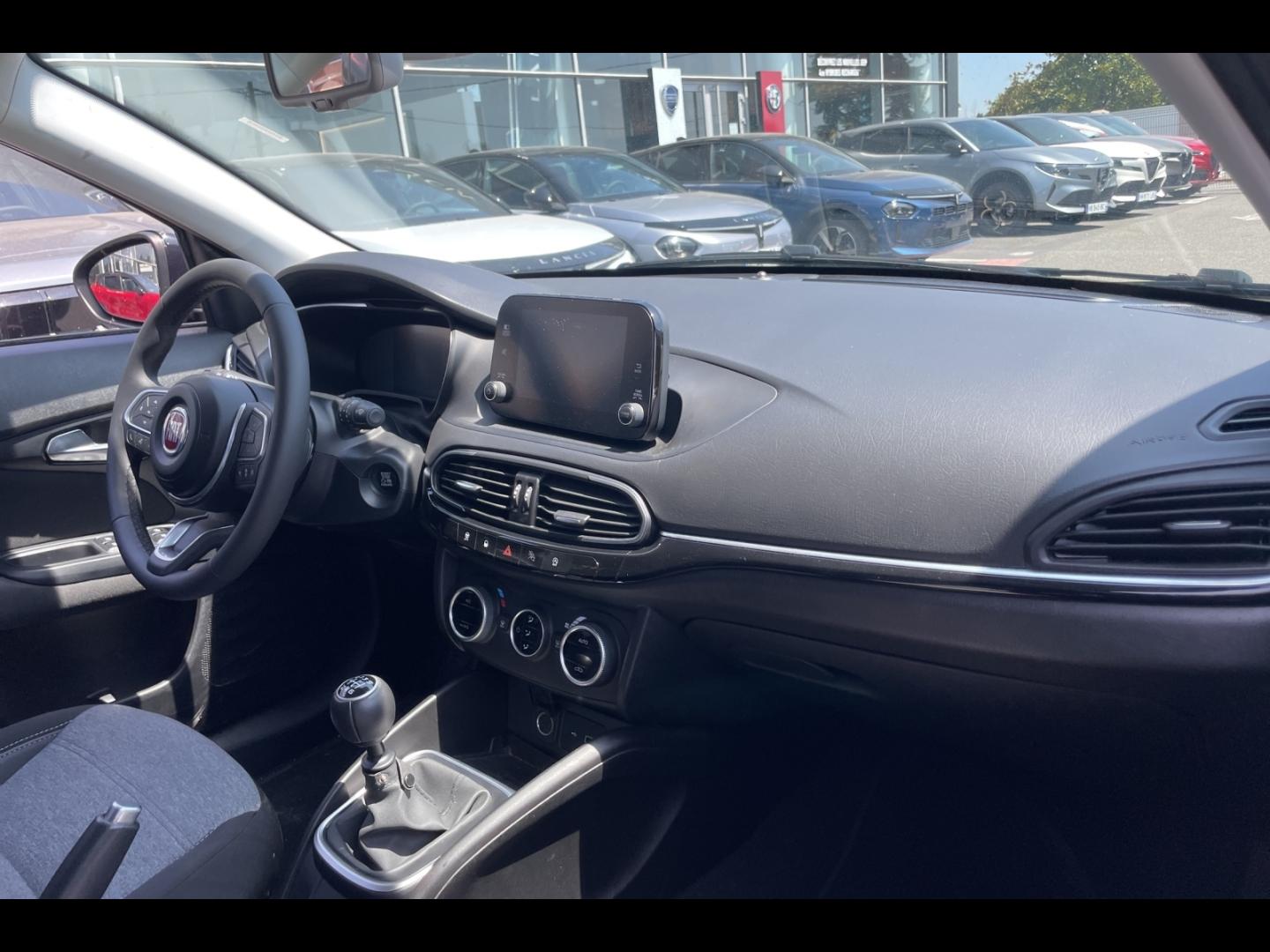 Image FIAT Tipo Cross SW 1.6 MultiJet 130ch S/S Plus MY22