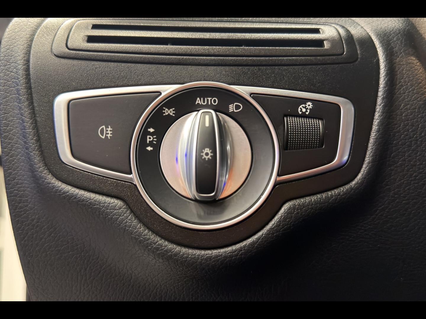 Image MERCEDES-BENZ GLC 300 de 194+122ch AMG Line 4Matic 9G-Tronic