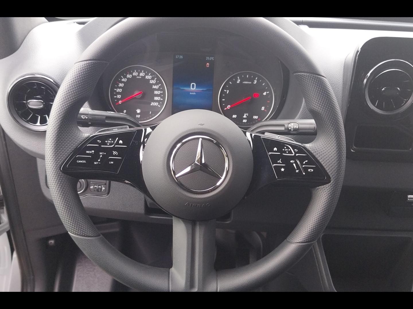 Image MERCEDES-BENZ Sprinter Fg 315 CDI 37 3T5 Base 9G-Tronic ( 43 990 HT )