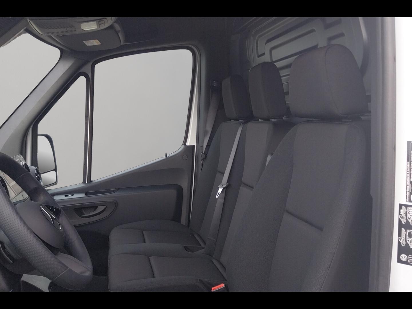 Image MERCEDES-BENZ Sprinter Fg 315 CDI 37 3T5 Base 9G-Tronic ( 43 990 HT )